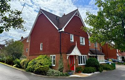 Edwards Close, Broadbridge Heath, Horsham, West Sussex, RH12 3PL