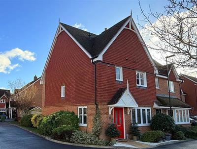 Edwards Close, Broadbridge Heath, Horsham, West Sussex, RH12 3PL