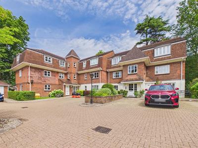 North Parade, Horsham, RH12 2TB