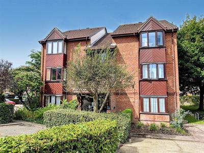 Wallis Way, Horsham, RH13