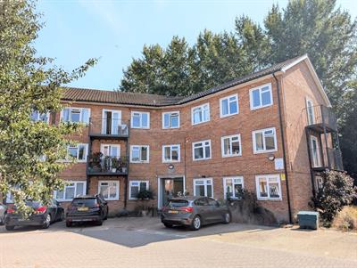 Bishopric, Horsham, RH12
