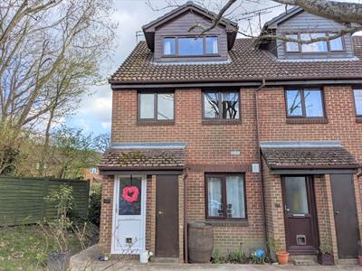 Wallis Way, Horsham, RH13