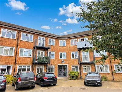 Bishopric, Horsham, RH12